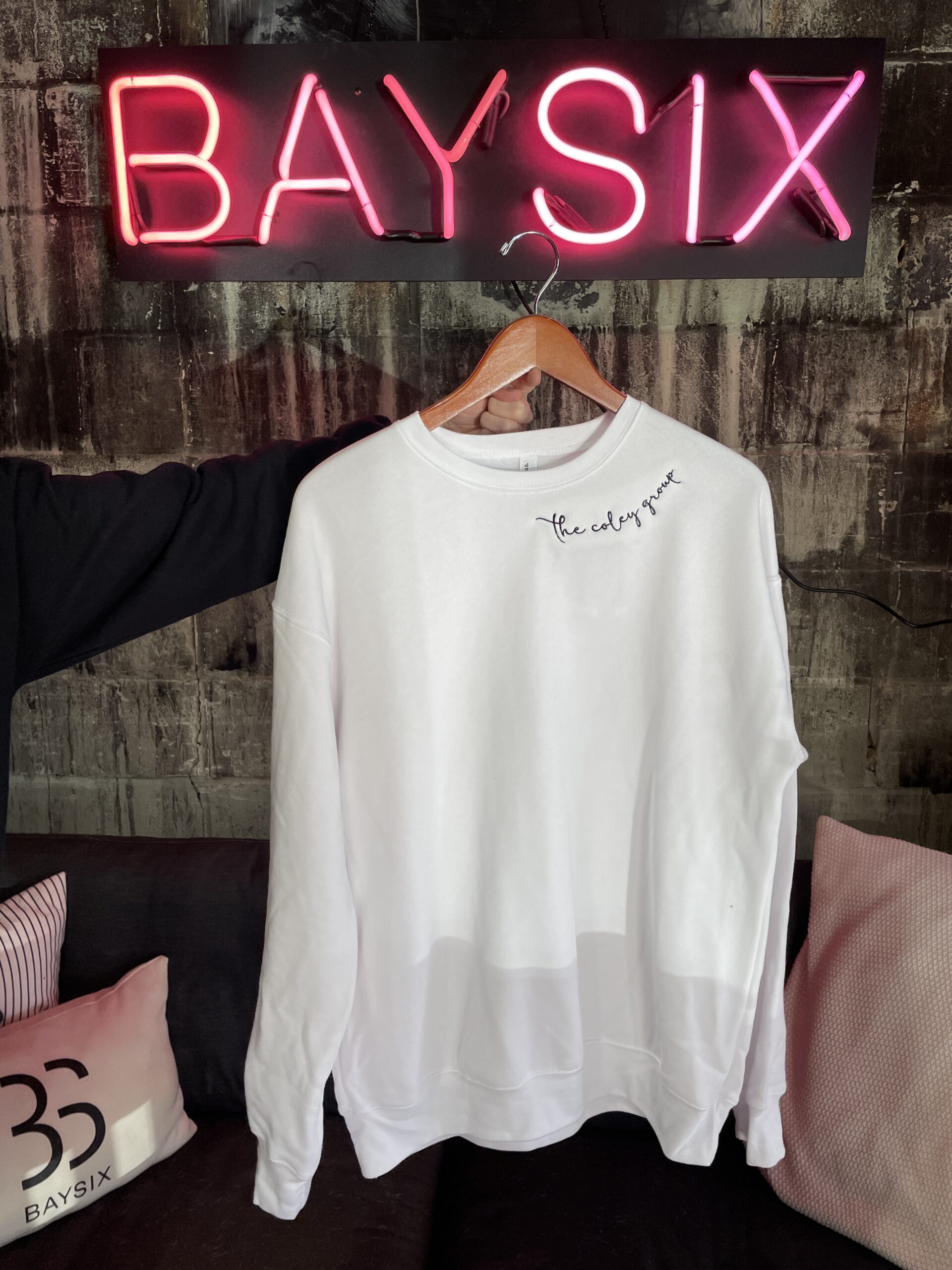 hanging Coley group neckline logo crewneck